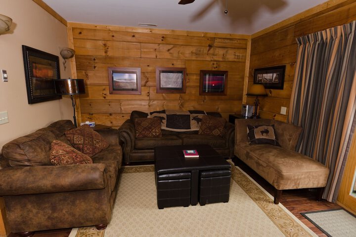 Room 10 of 33