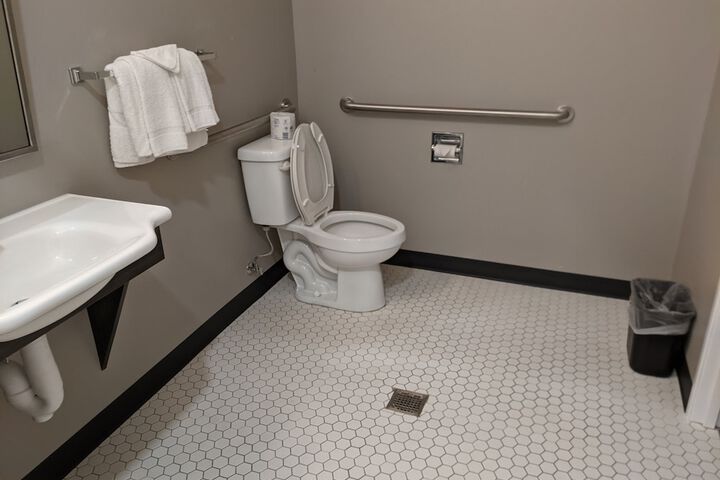 Room 34 of 40