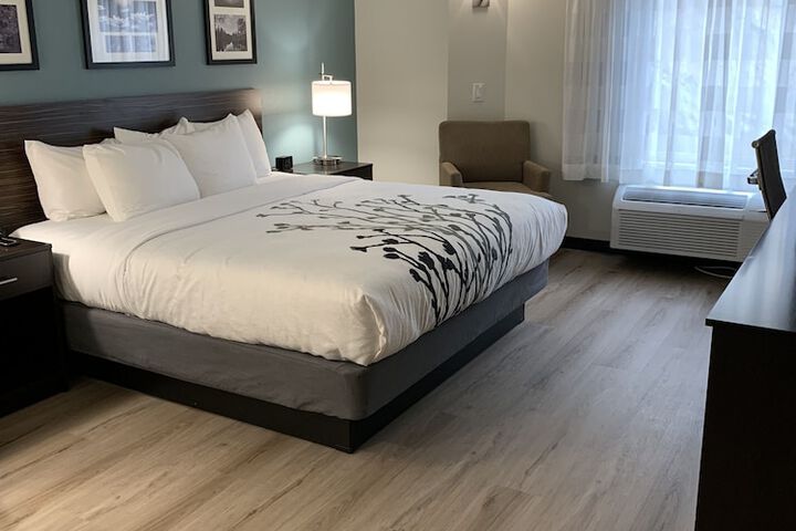 Room 9 of 16