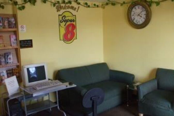 SUPER 8 BELLMAWR NJ PHILADELPH