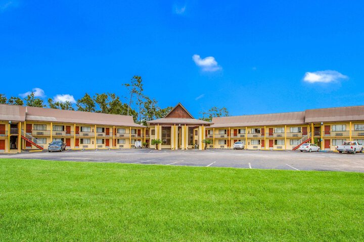 Hotel 5 of 50