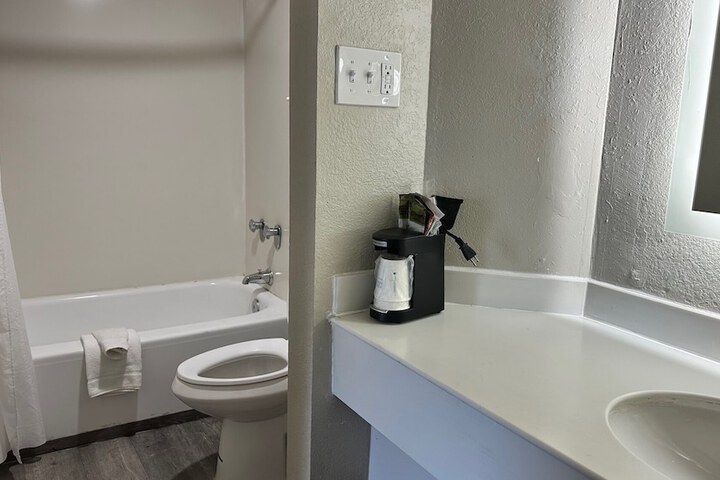 Room 11 of 32