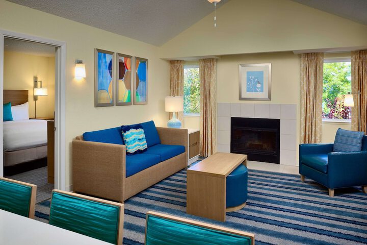 Room 17 of 28