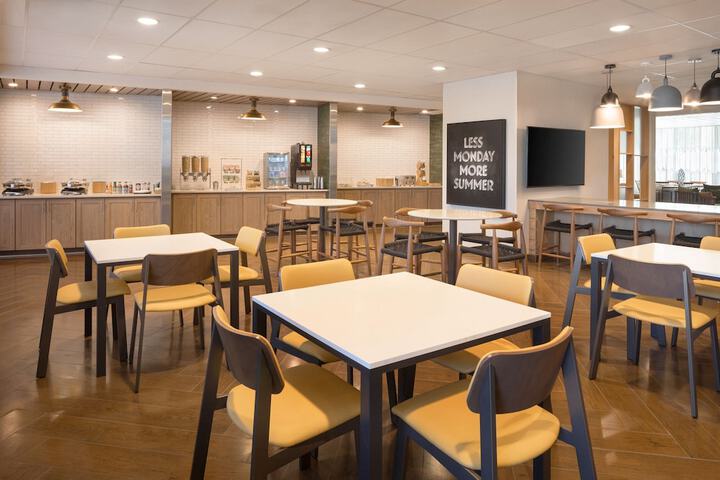 Fairfield Inn & Suites by Marriott Fresno North / Shaw Avenue