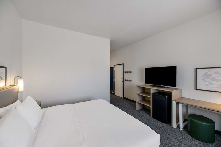 Room 8 of 32