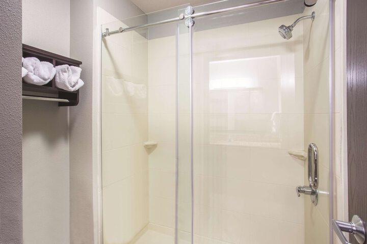 La Quinta Inn & Suites by Wyndham OFallon IL - St. Louis