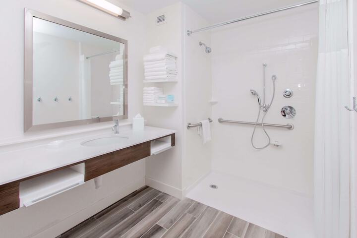 Hampton Inn & Suites Panama City Beach-Beachfront