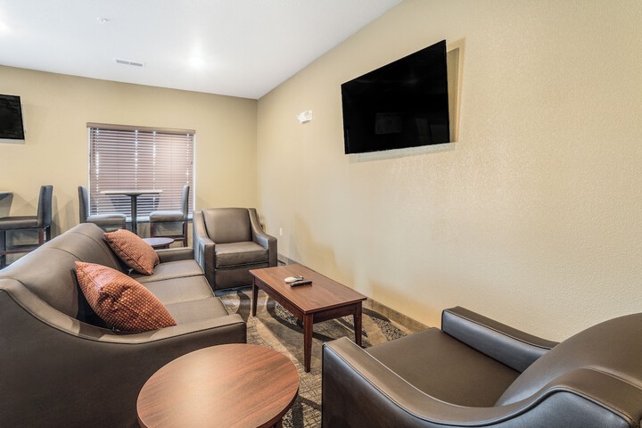 Cobblestone Hotel & Suites - Newport