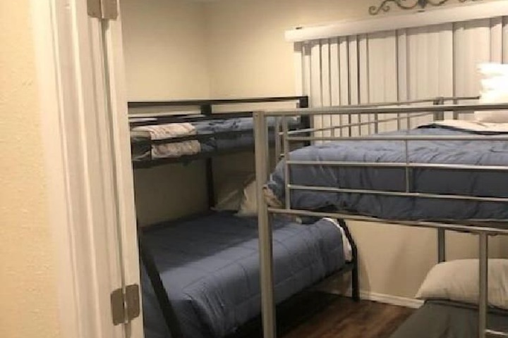 Room 52 of 83