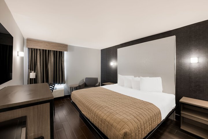 Room 13 of 36