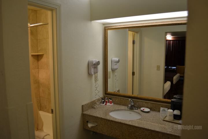 Days Inn & Suites by Wyndham Lodi