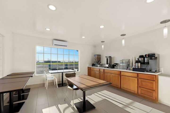 Super 8 by Wyndham Crescent City
