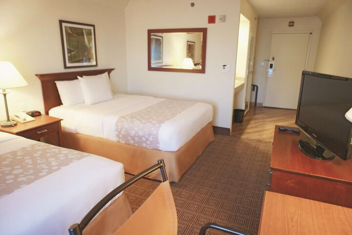 La Quinta Inn & Suites by Wyndham Stamford / New York City