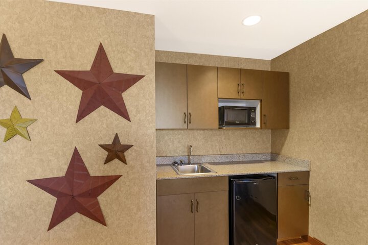 Best Western Plus Kelly Inn & Suites