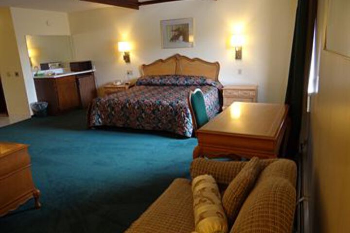 Magnuson Hotel & Suites Bellevue