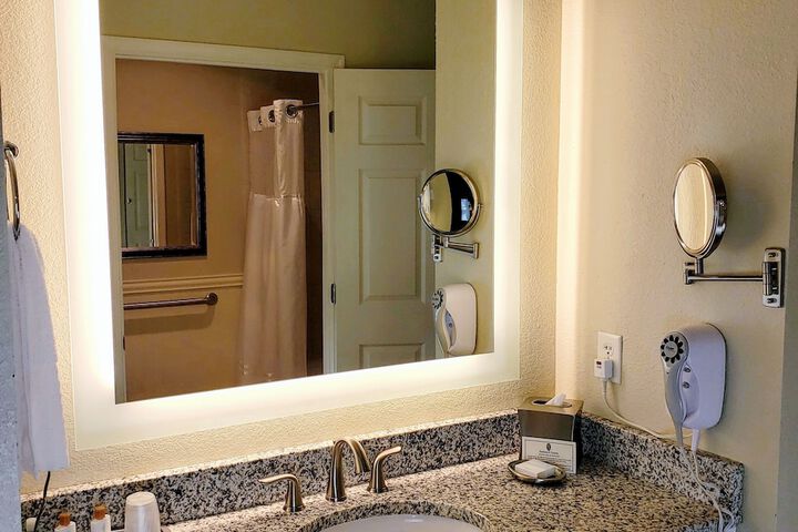 Room 32 of 138