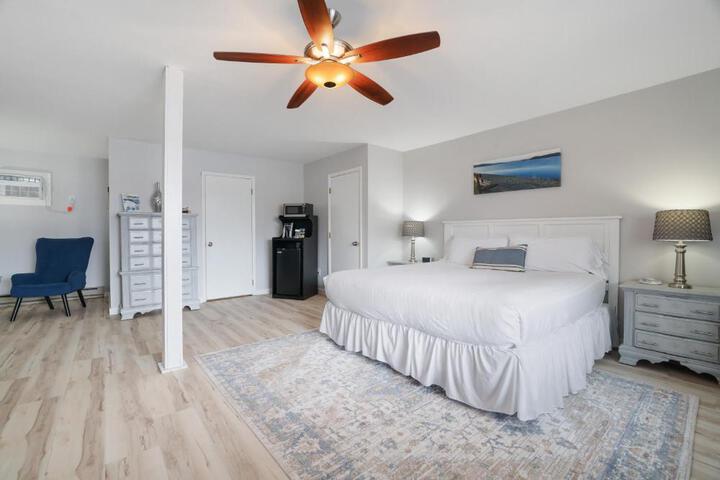 East Shore Lodging
