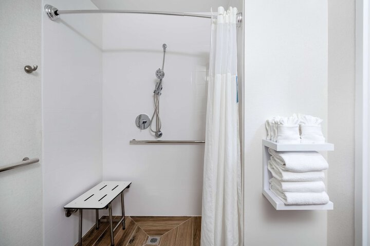 Room 9 of 34