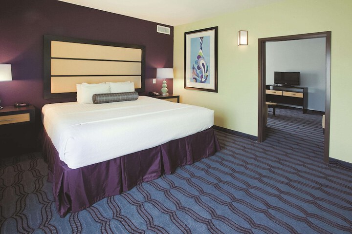 Room 25 of 38
