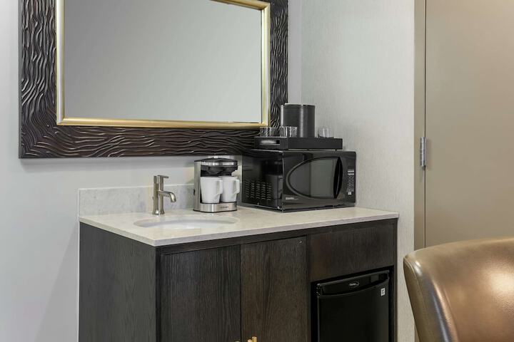 Embassy Suites by Hilton Syracuse Destiny USA