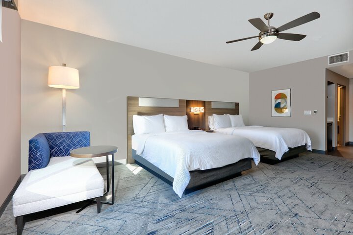 Holiday Inn Express & Suites North Dallas at Preston by IHG
