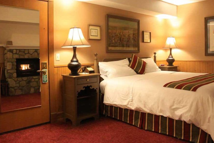 Saddleback Inn