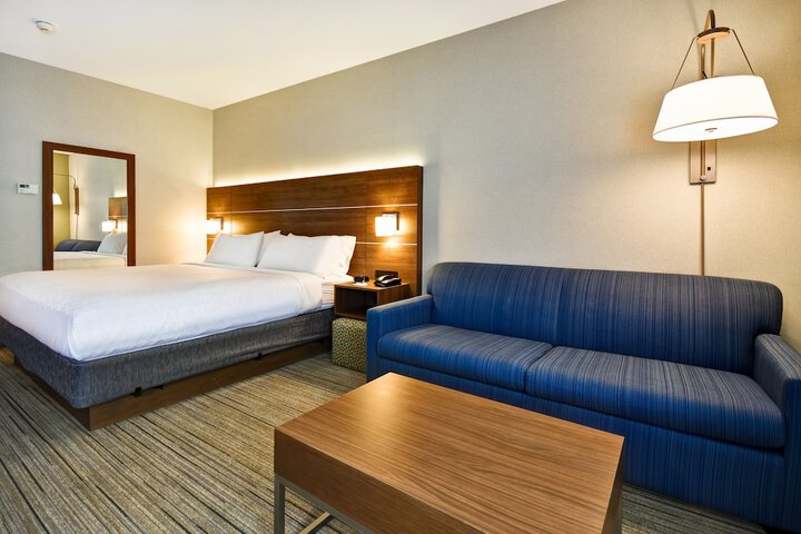 Holiday Inn Express Newport North - Middletown by IHG