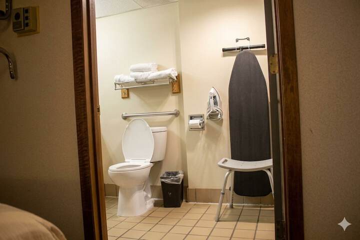 Quality Inn & Suites Moline - Quad Cities