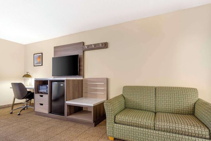 Room 15 of 33