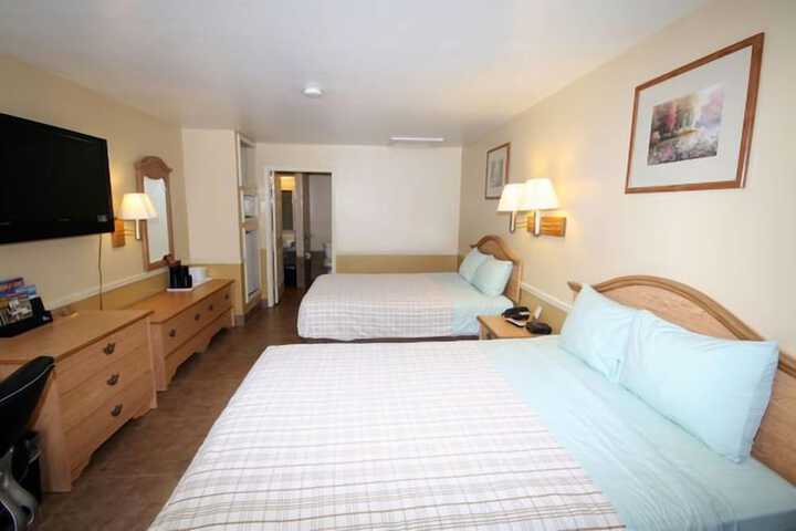 Room 11 of 28