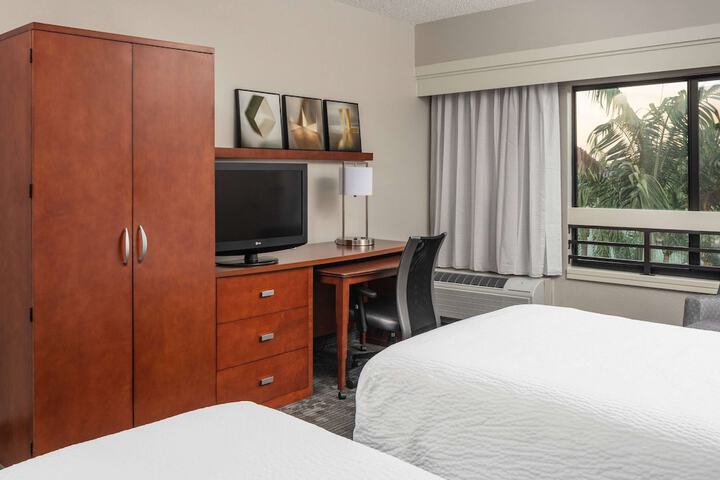 Room 10 of 29