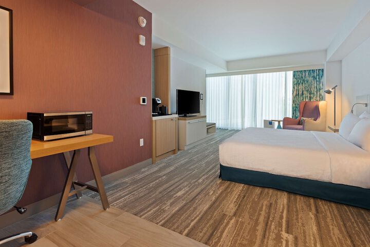 Room 32 of 46