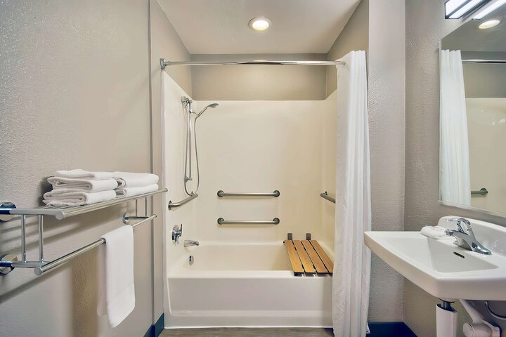Room 18 of 25