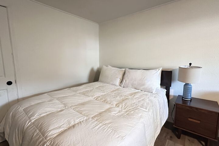 Room 140 of 299