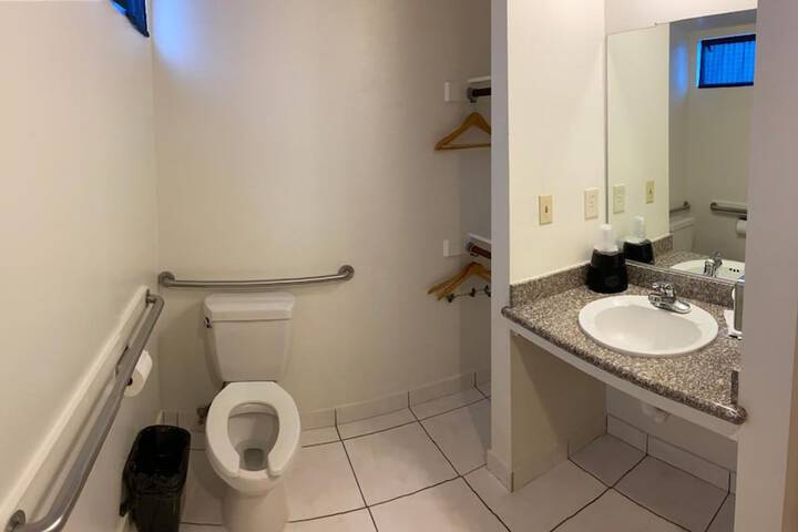 Room 26 of 32