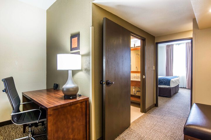 Room 26 of 40