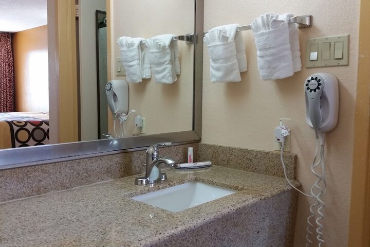 Room 13 of 26