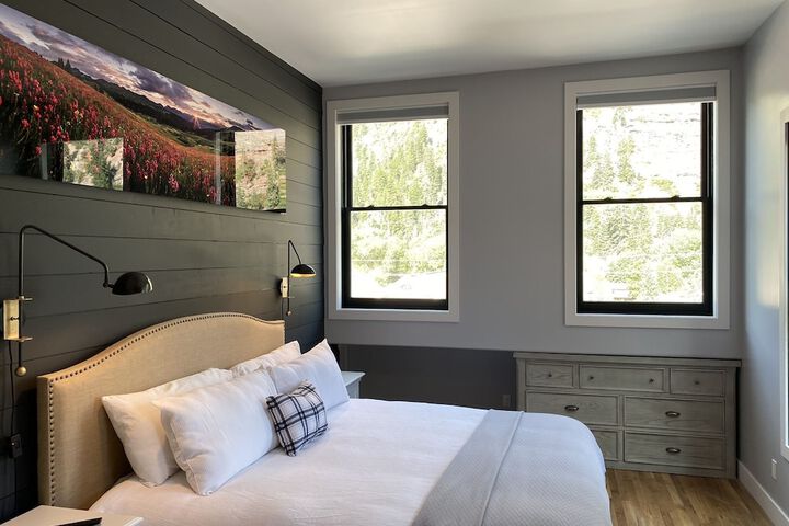 Room 10 of 12