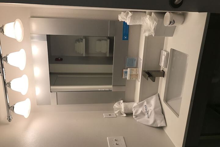 Room 30 of 64