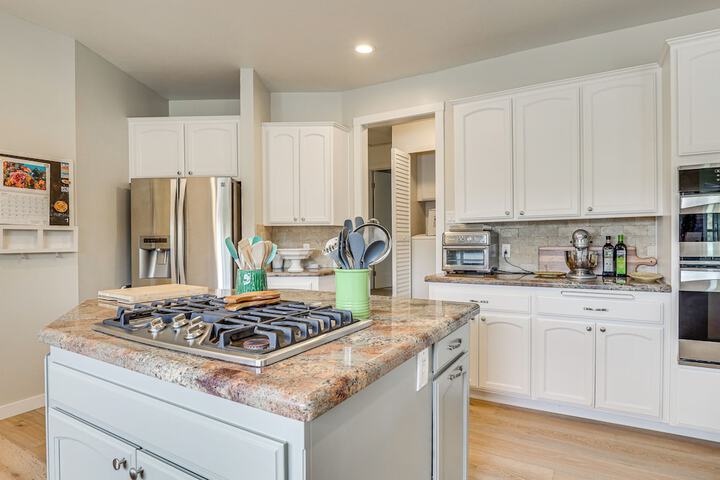 San Marcos Getaway w / Deck & Lake Views!