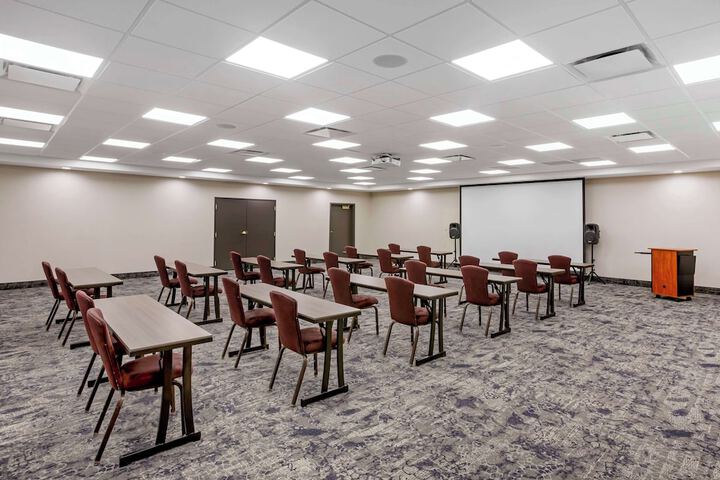 Best Western Plus Landmark Inn
