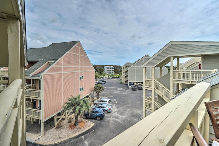 Beachfront Condo w / Unobstructed Ocean Views!