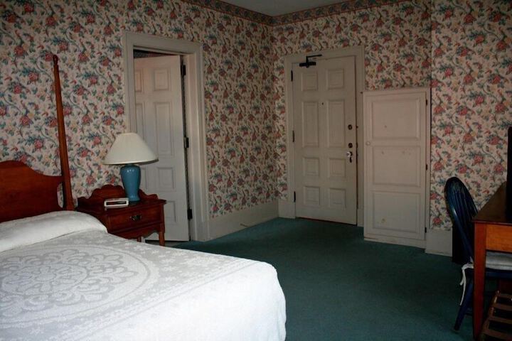 Room 37 of 42