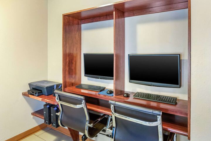 Business Center 37 of 37