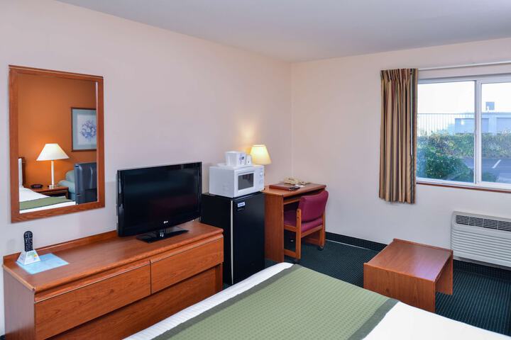 Travelodge Suites by Wyndham Newberg