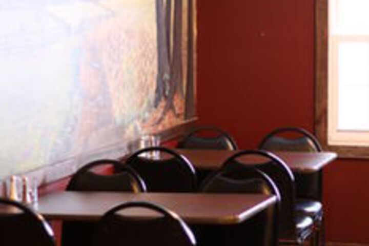 Edgewater Inn & Riverside Grill