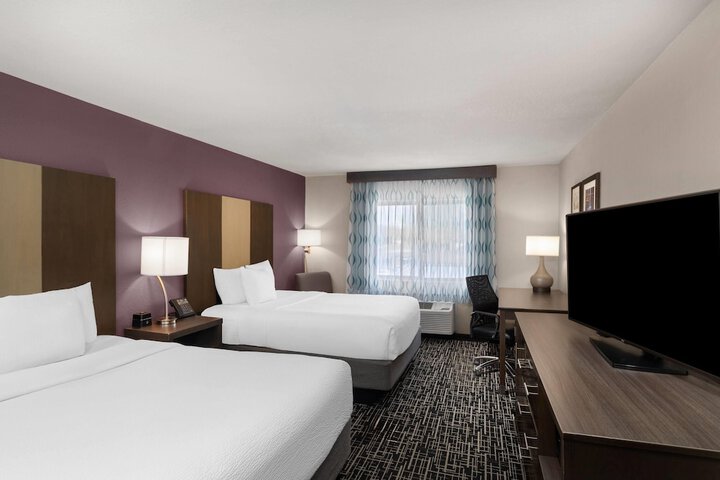 La Quinta Inn & Suites by Wyndham Fayetteville