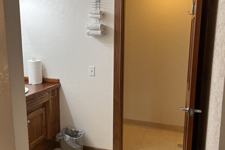 Room 34 of 74