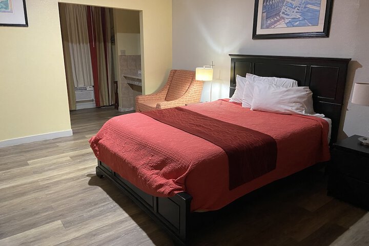 Room 8 of 35