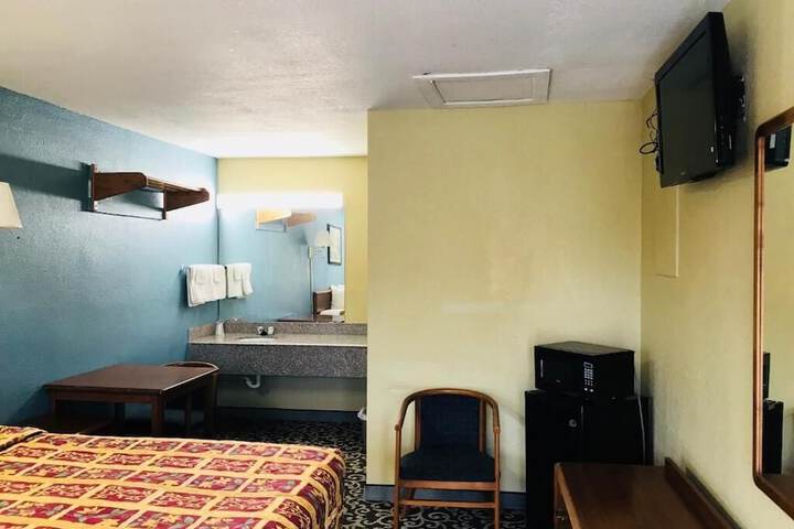 Room 8 of 17
